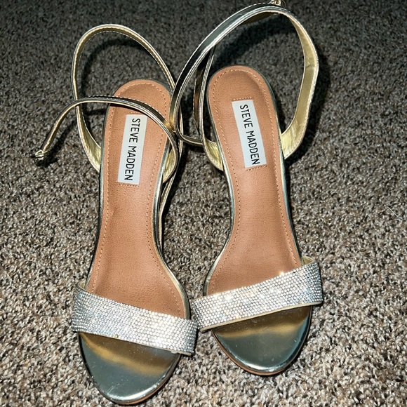 Gold heels - Picture 1 of 2